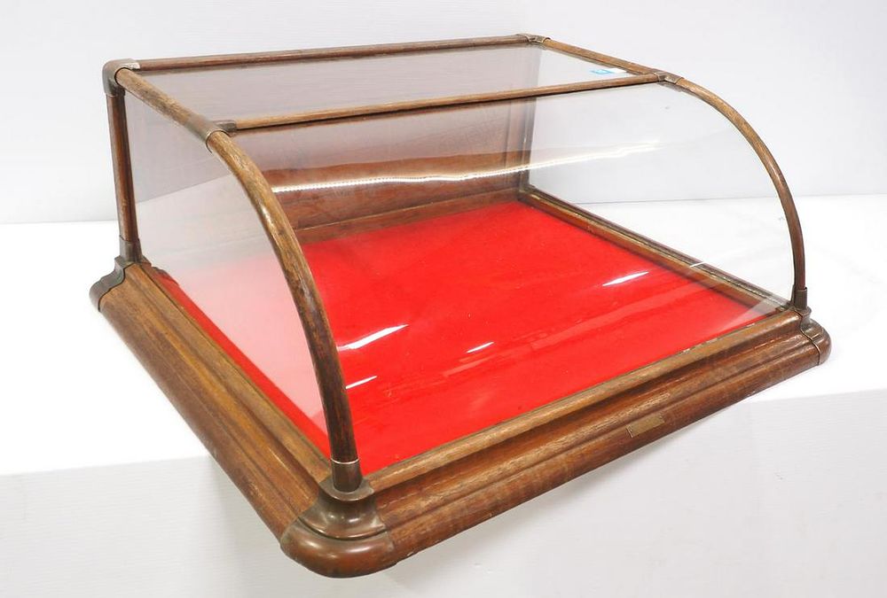 Lot 75: Showcase marked American Showcase Co.
