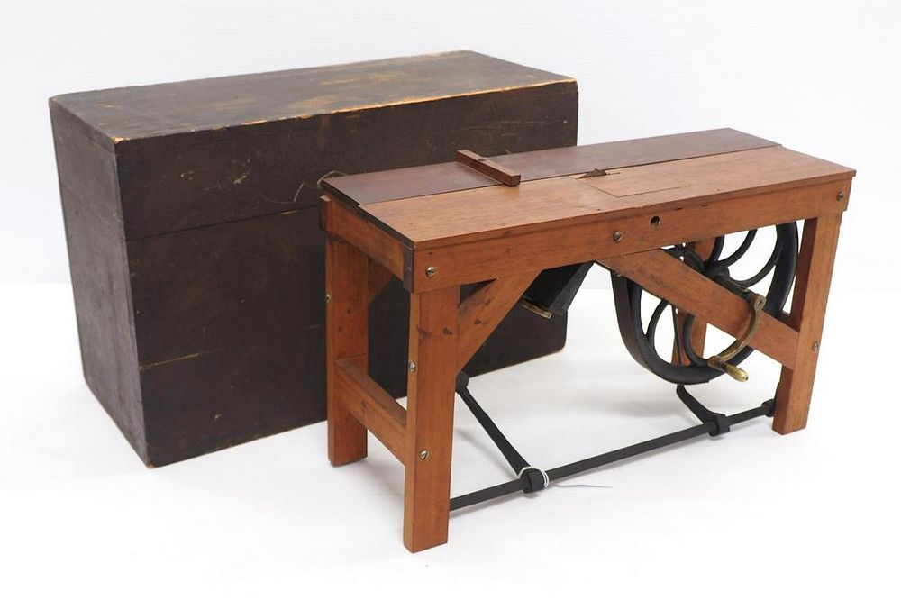 Lot 91: Wooden salesman sample table saw