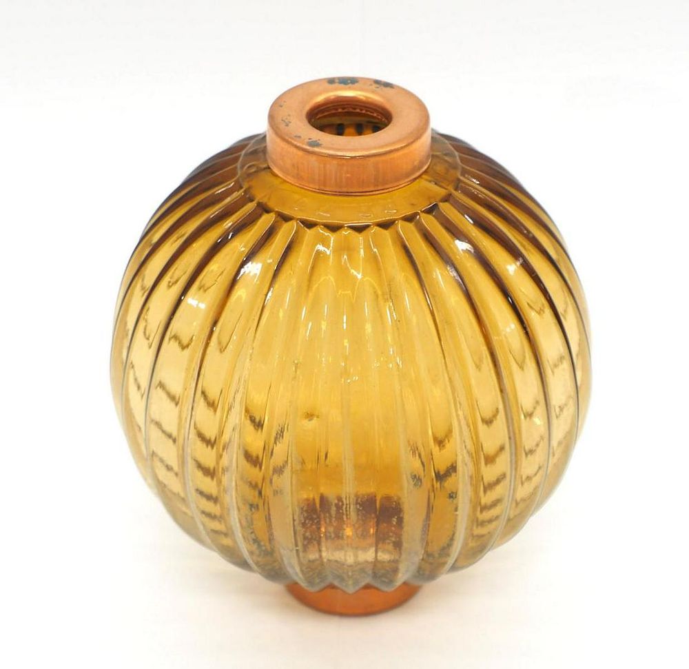 Lot 107: Amber lightning rod ball