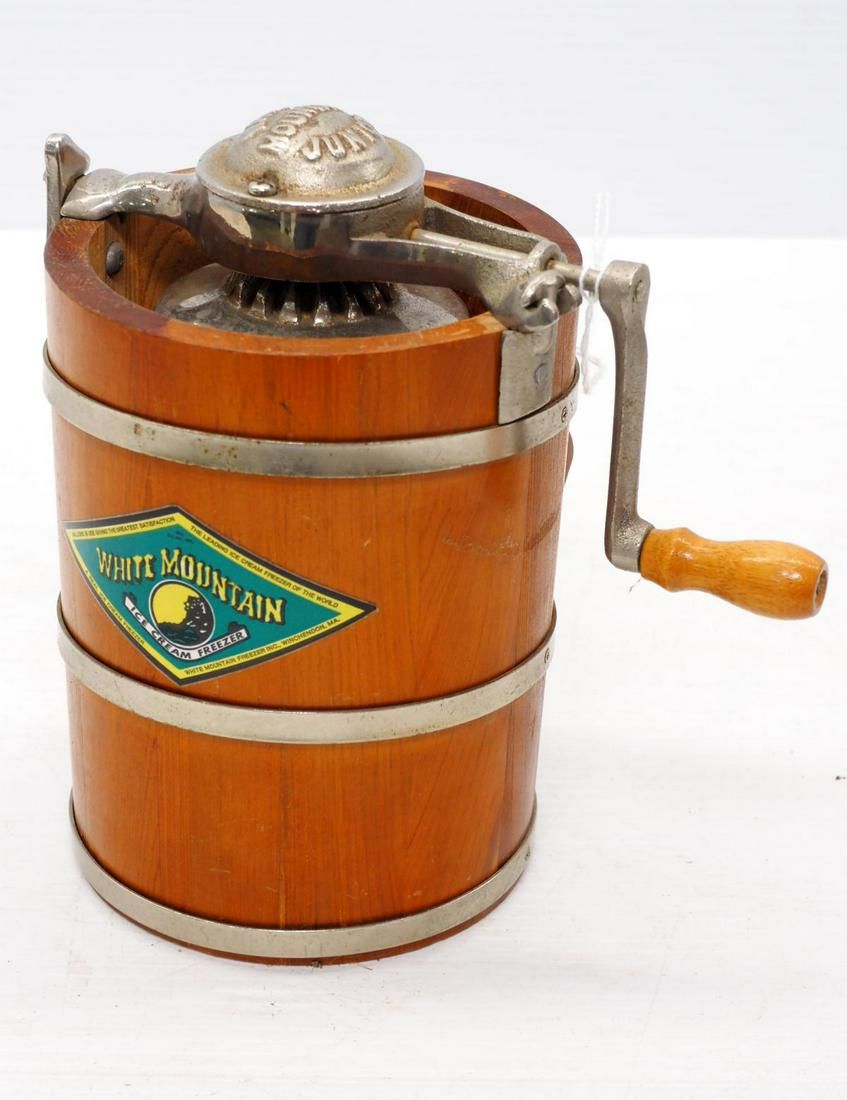 Lot 118: White Mountain hand-crank ice cream freezer
