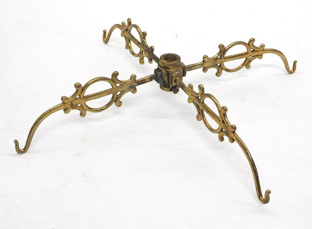 Lot 131: Brass pendant holder
