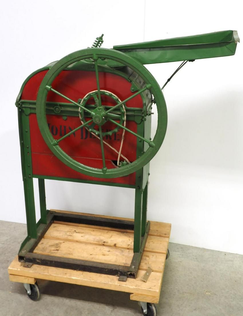 Lot 162: Hand-crank floor model John Deere corn sheller
