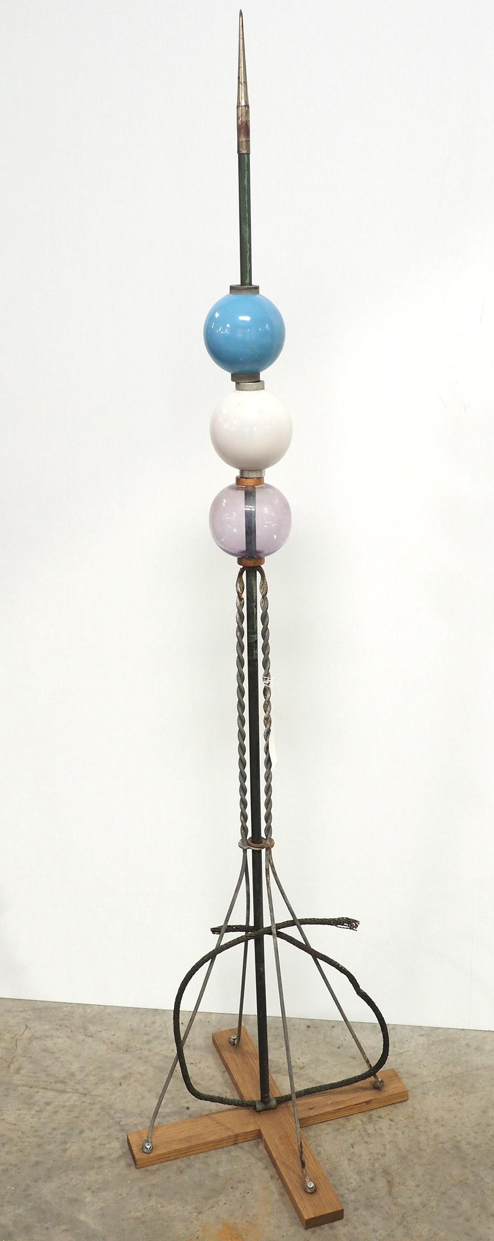 Lot 194: Lightning rod stand with (3) plainround balls