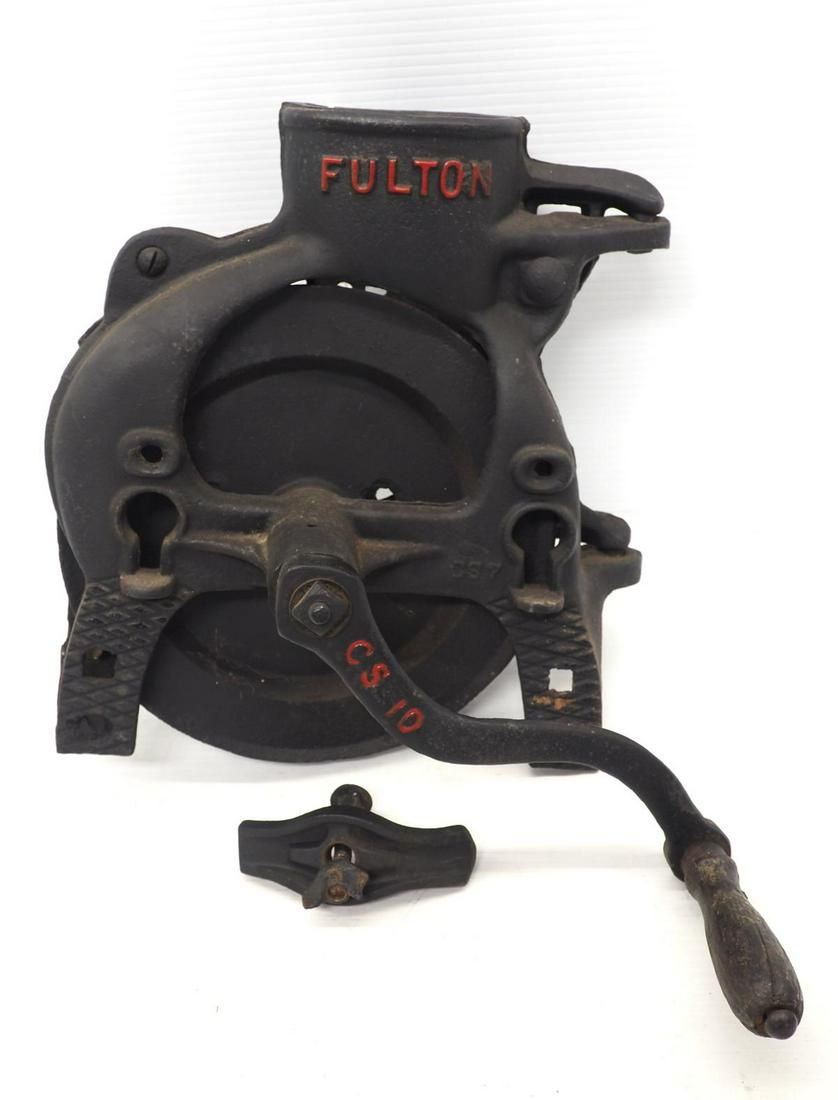 Lot 211: Fulton box-type corn sheller