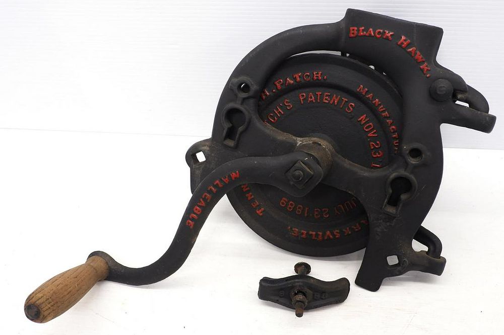 Lot 213: Black Hawk box-type corn sheller