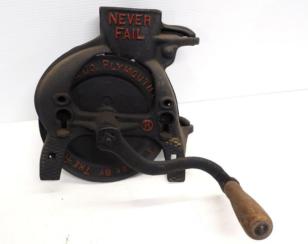 Lot 214: Root Heath "Never Fail" box-type corn sheller