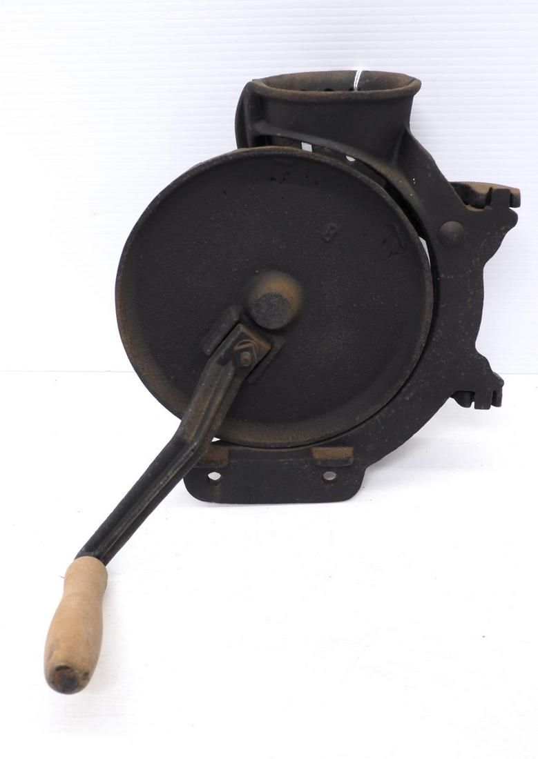 Lot 215: Unmarked box-type corn sheller
