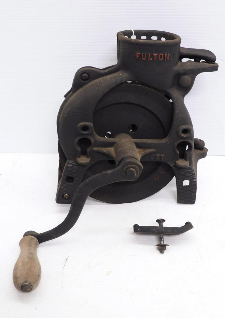 Lot 216: Fulton box-type corn sheller