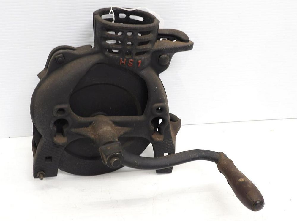 Lot 227: Box-type corn sheller with HS1 & HS2 markings