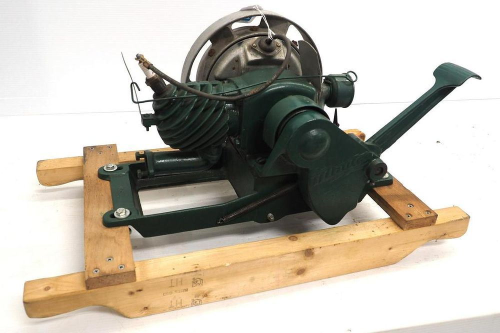 Lot 304: Maytag kickstart engine
