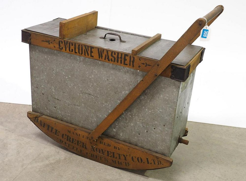 Lot 305: Cyclone rocking clothes washing machine