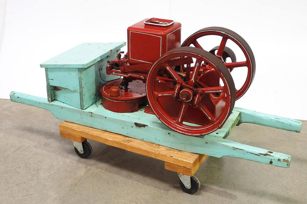 Lot 317: IHC Hit & Miss engine