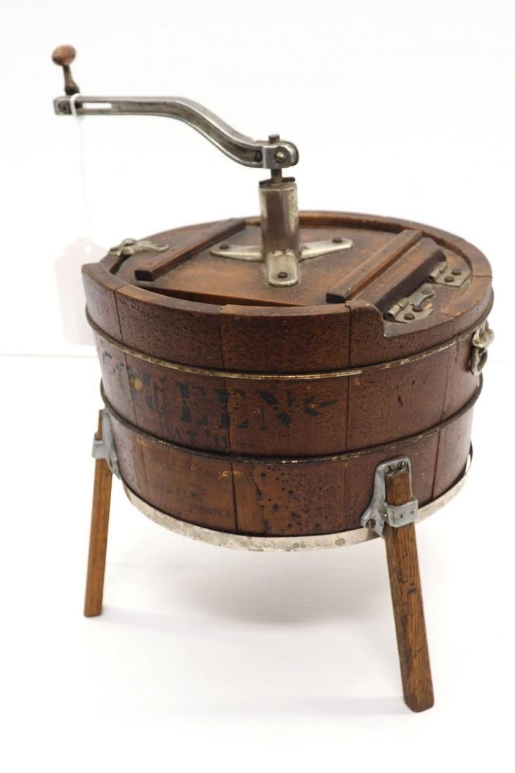 Lot 320: Salesman sample Queen clothes washer