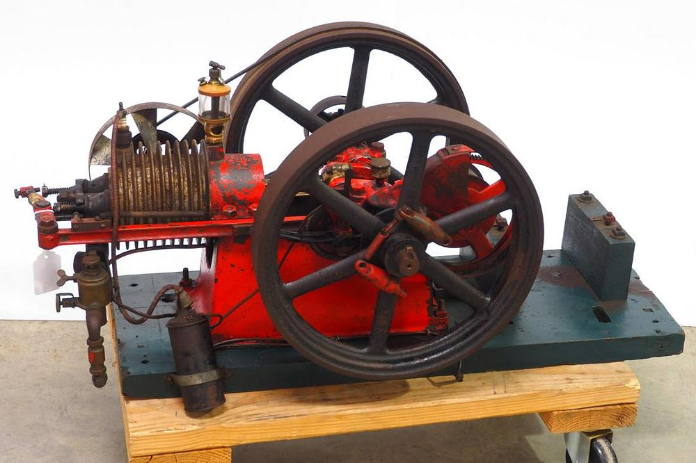 Lot 322: IHC Tom Thumb engine