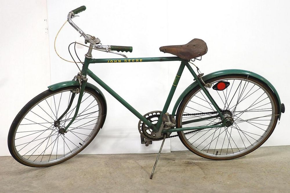 Lot 347: John Deere men's bicycle