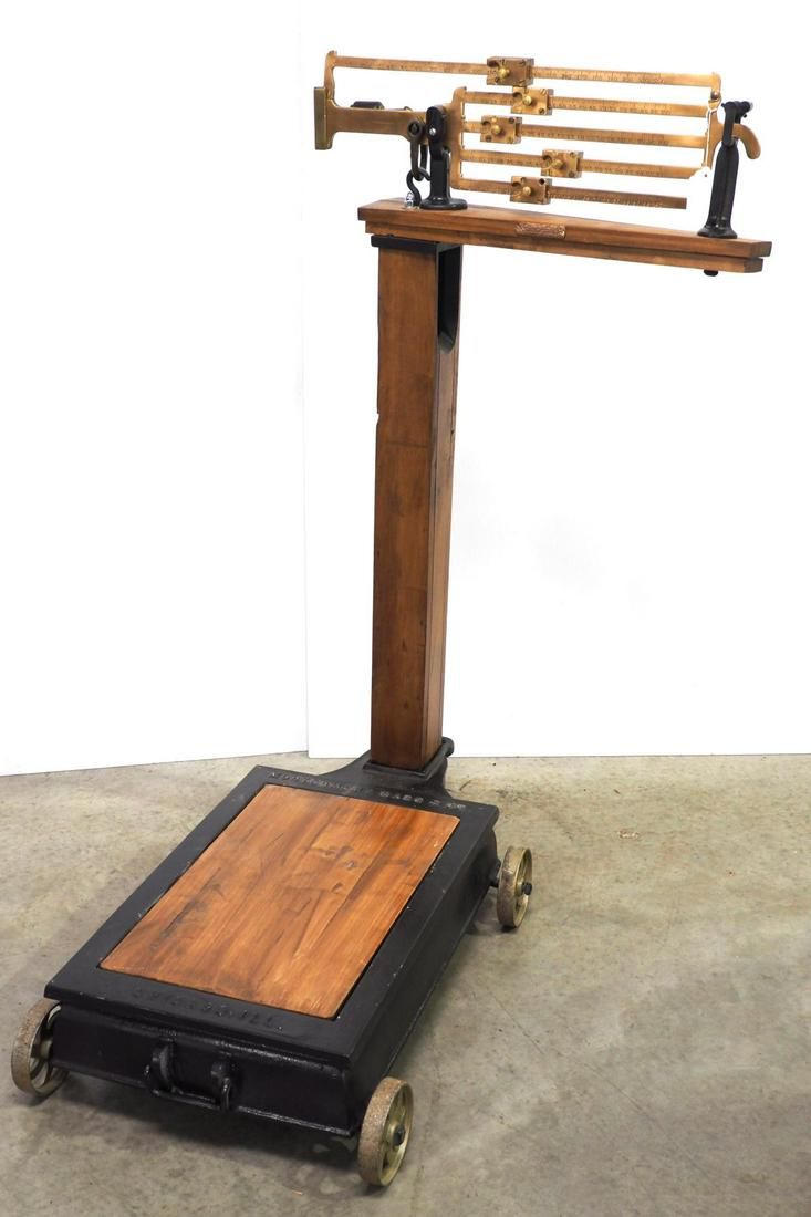 Lot 364: Montgomery Ward floor model platform feed scale