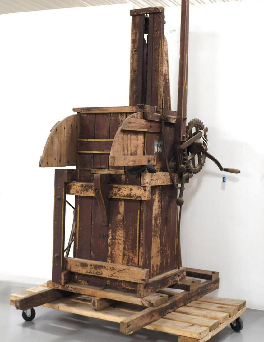 Lot 365: Floor model bale press