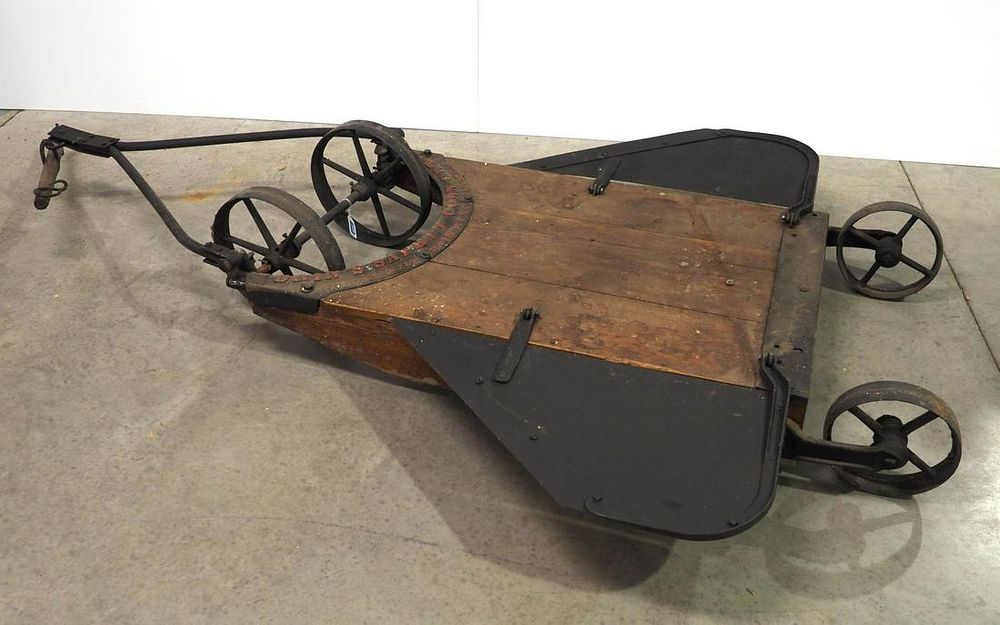 Lot 369: Dain horse-drawn corn cutter