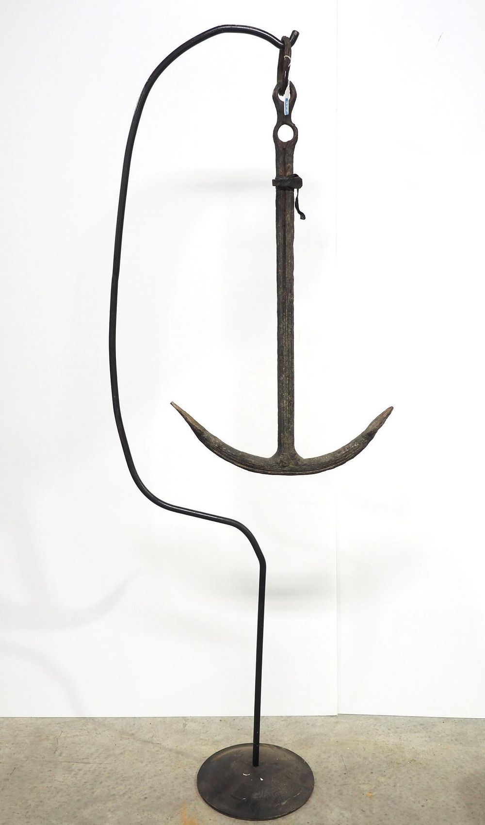 Lot 377: Cast iron boat anchor