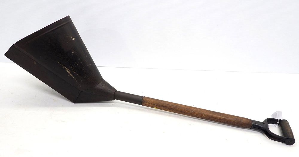Lot 396: Grain peck measuring shovel