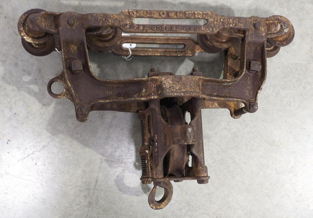 Lot 542: The Goshen hay carrier