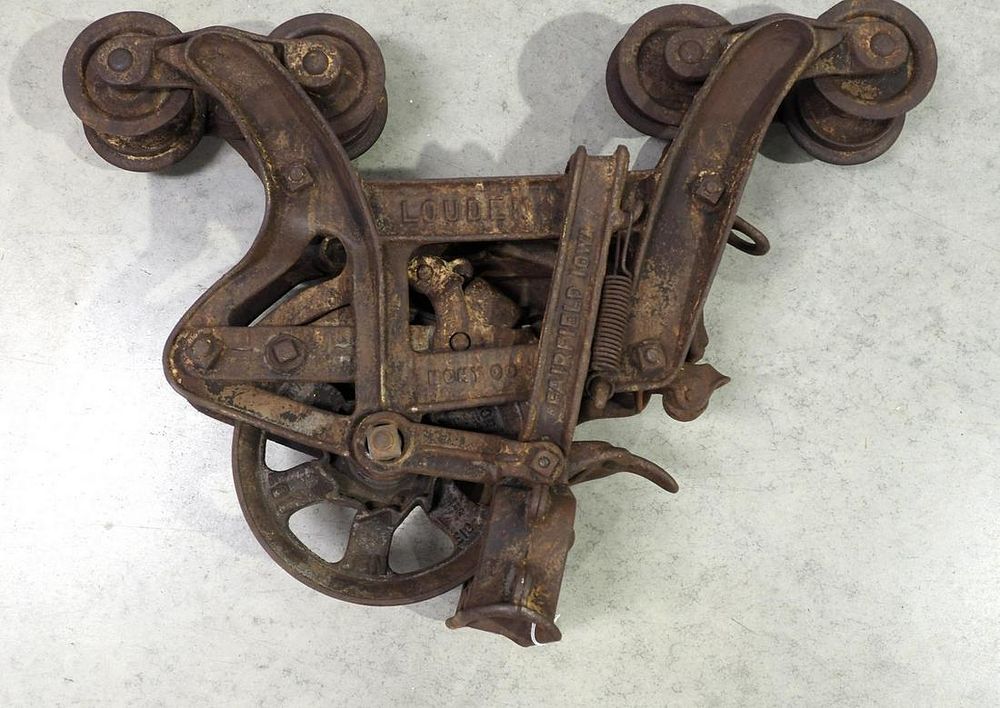 Lot 544: Louden Easy Lock hay carrier