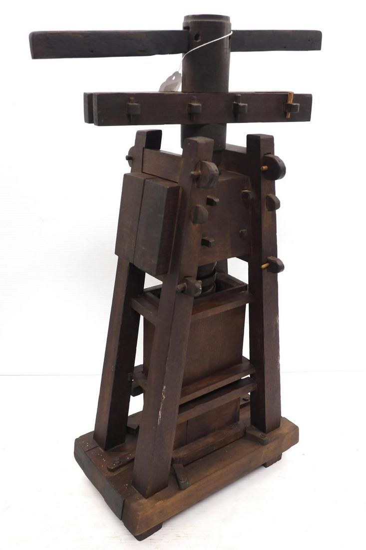 Lot 561: Primitive table-top cheese press