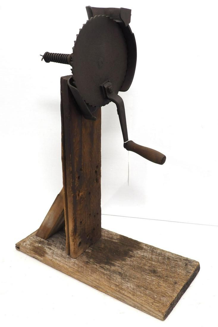 Lot 562: Unmarked box-type corn sheller