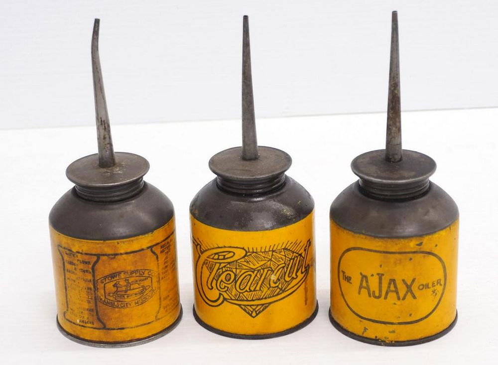 Lot 586: (3) Oil cans