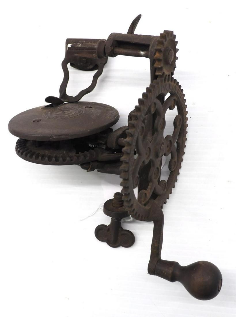 Lot 588: Hand-crank unmarked apple peeler