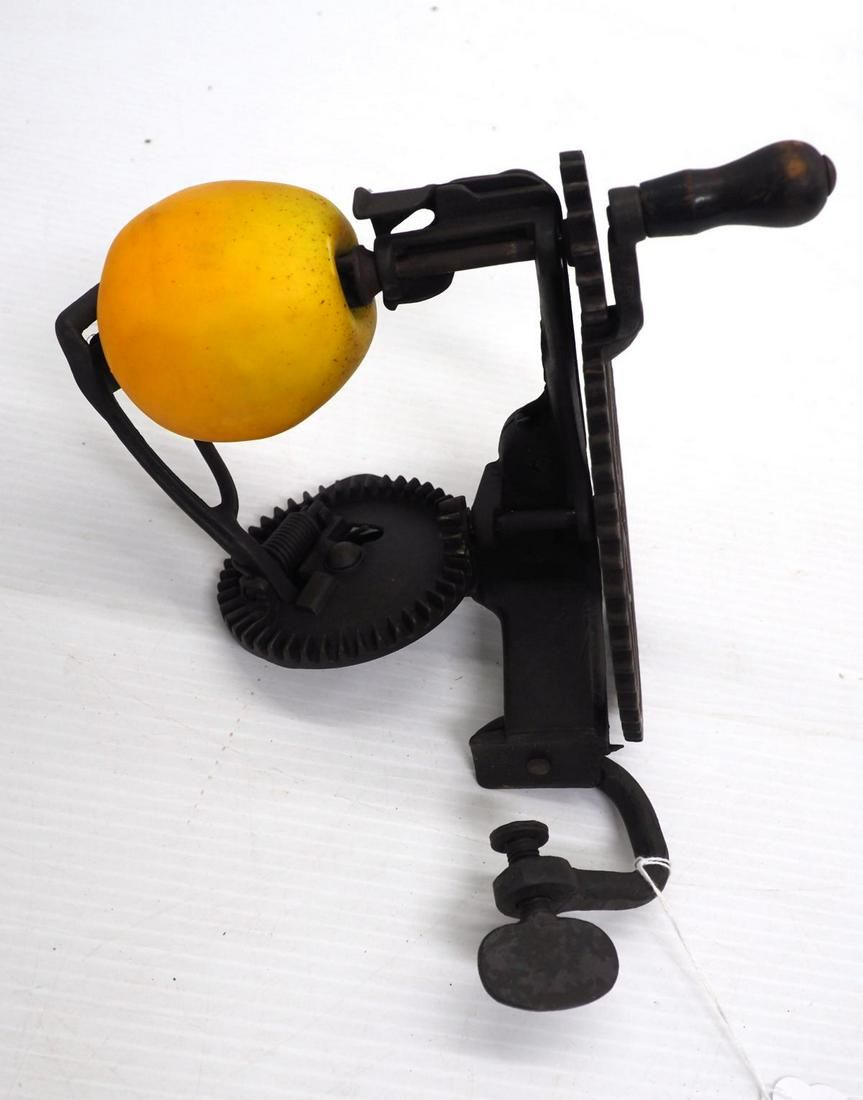Lot 589: Hand-crank Reading Hardware apple peeler