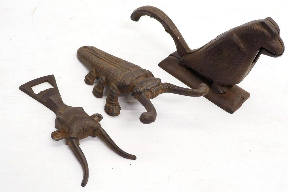 Lot 599: Misc. cast iron items