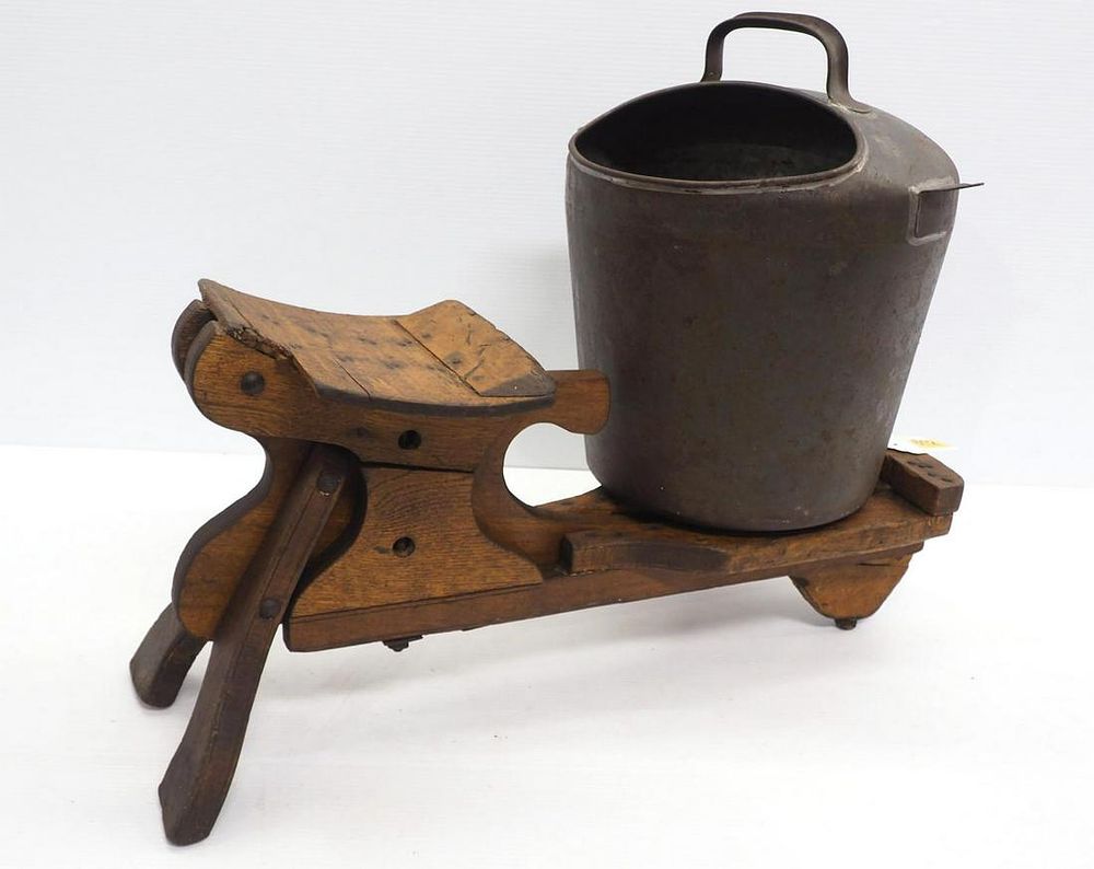 Lot 612: Sliding milk stool with bucket holder