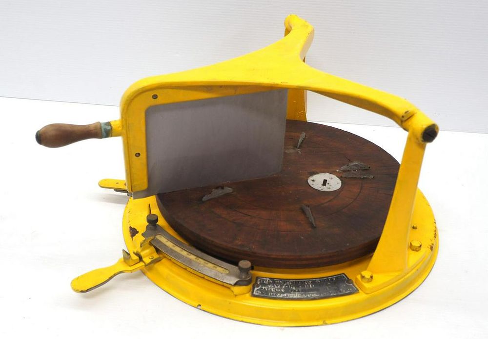 Lot 613: The Computing Scale Company cheese cutter