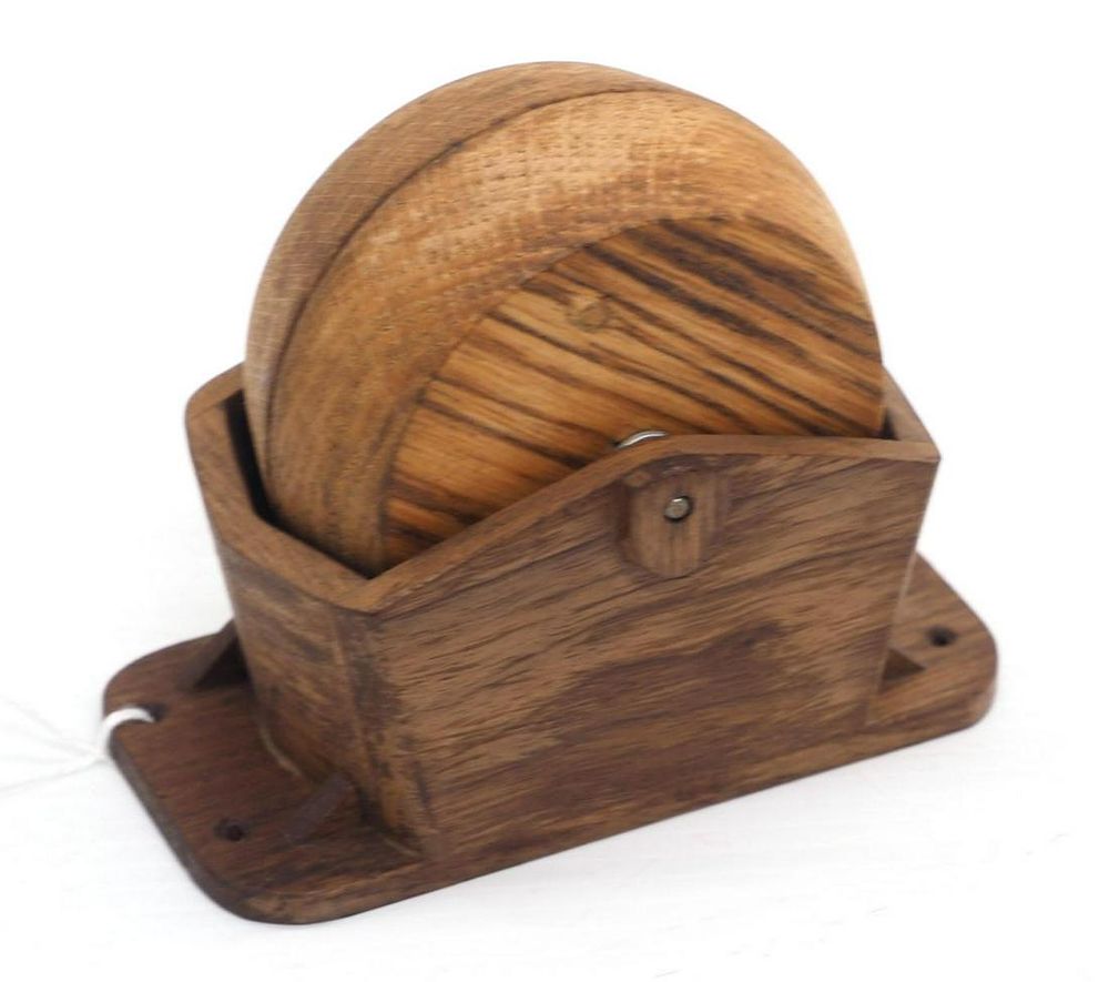 Lot 625: Wooden model hog oiler