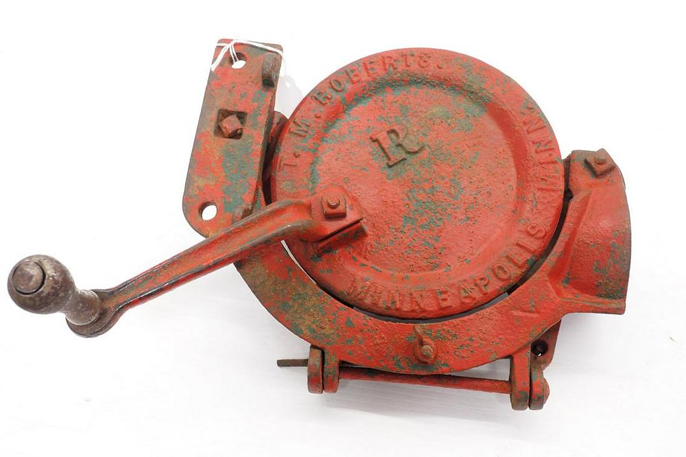Lot 643: T.M. Roberts hand-crank box-type corn sheller