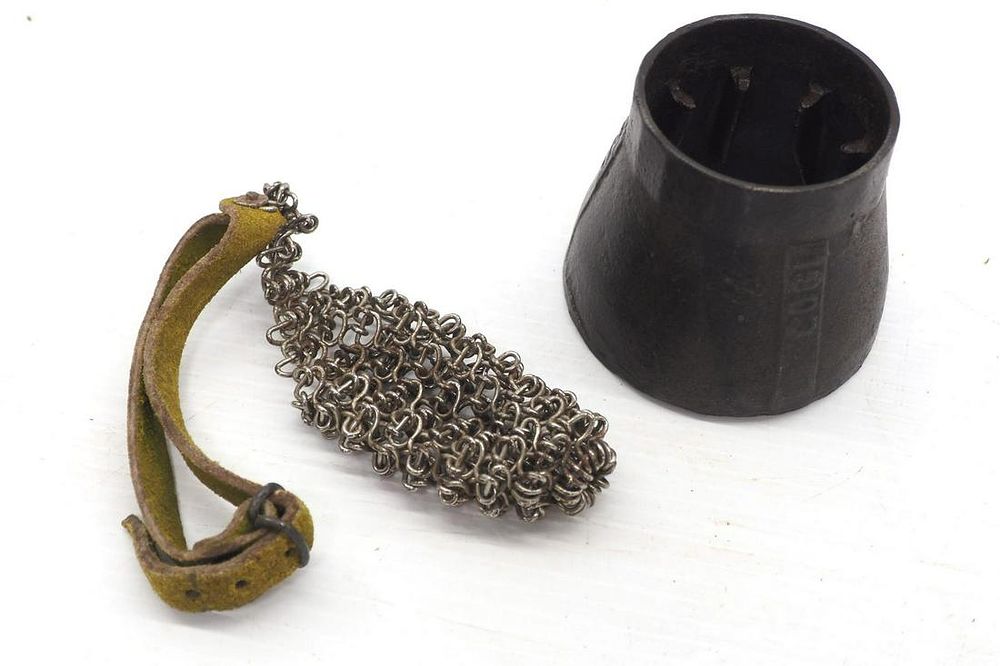 Lot 646: (2) Corn tools