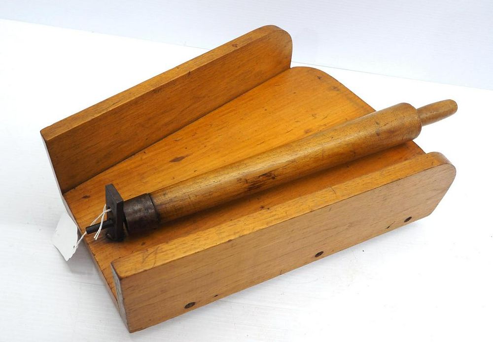 Lot 651: Table-top butter worker