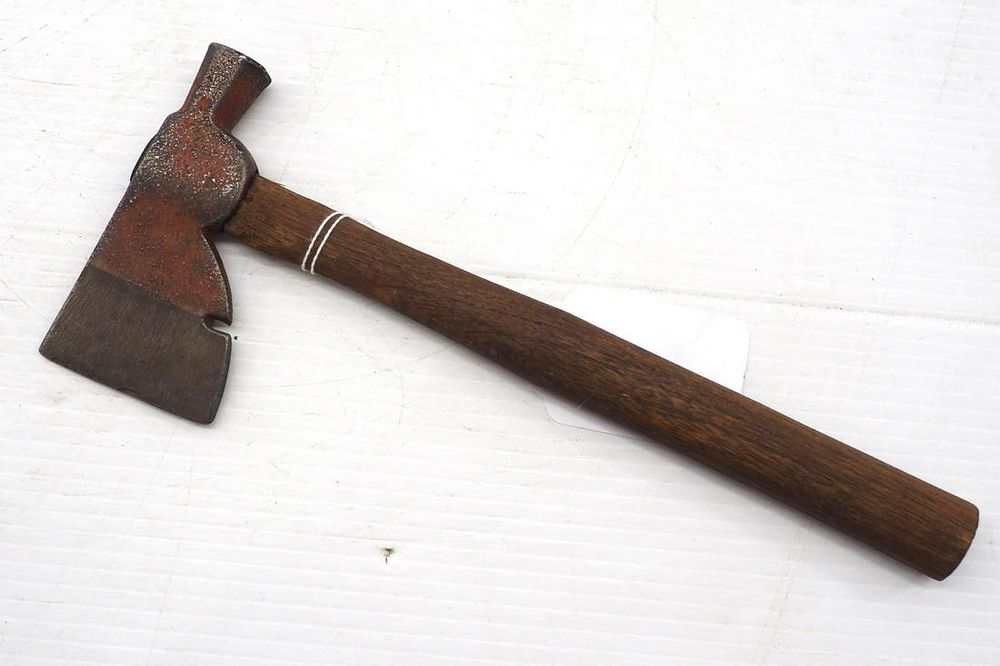 Lot 662: Unmarked boy's axe