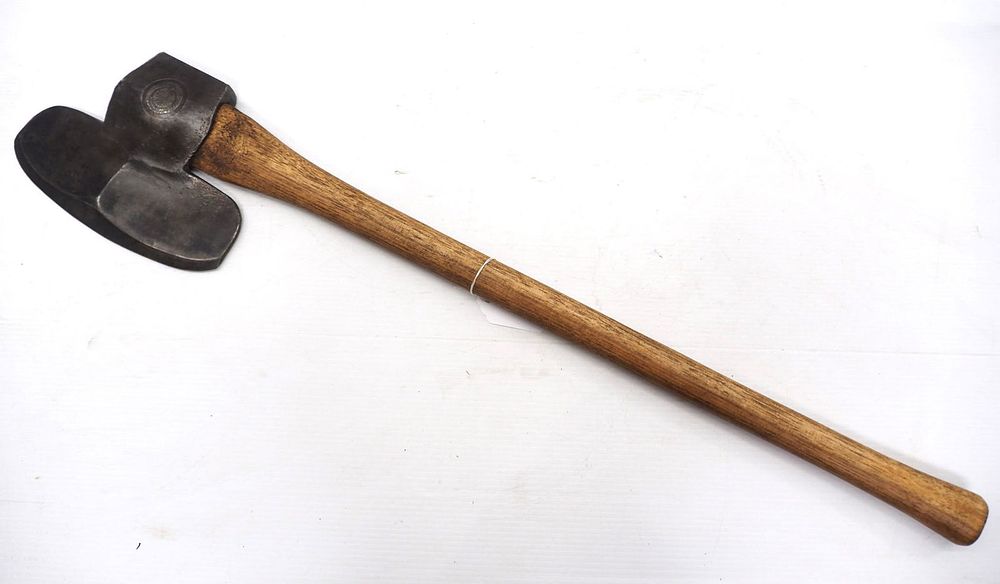 Lot 673: Zenith broad axe