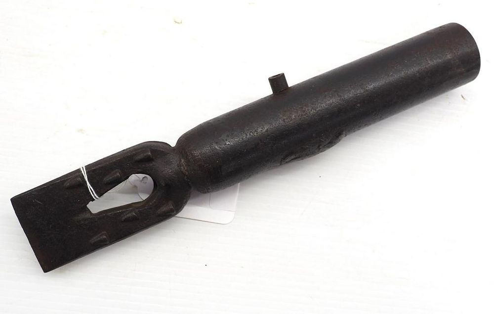 Lot 687: Cast iron dynamite log splitter