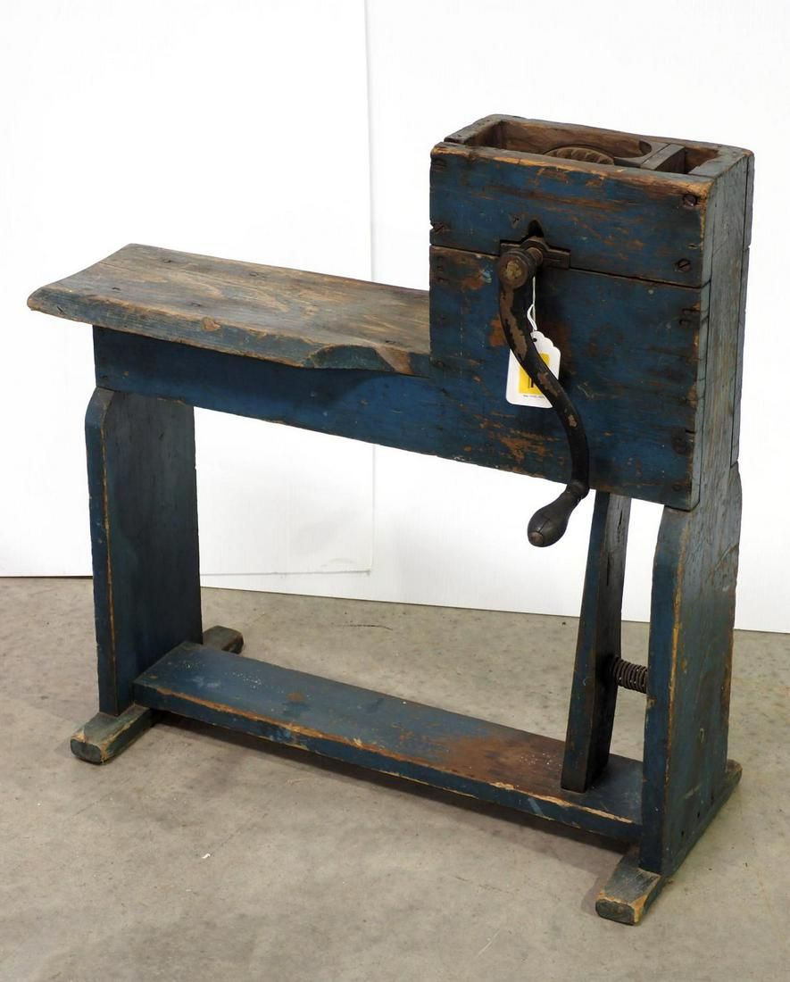 Lot 692: Floor model hand-crank corn sheller
