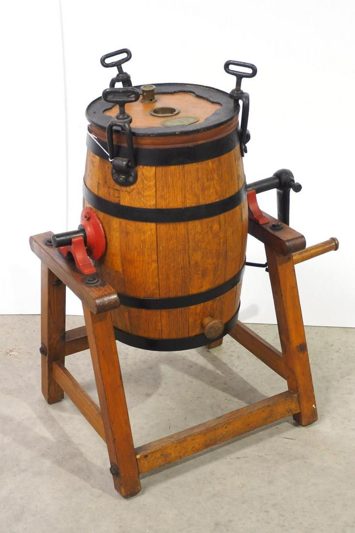 Lot 712: Waide & Sons No.1 hand-crank tumbling churn