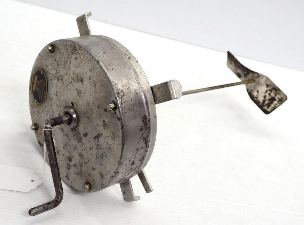 Lot 729: J-L wind-up Self-Stir Automatic Milk Cooler