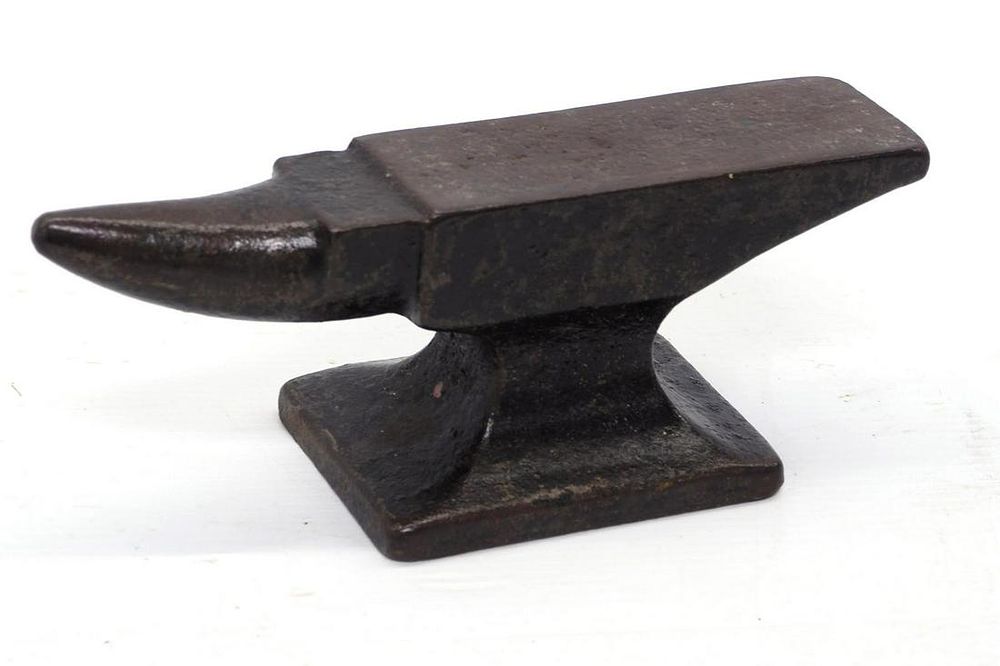 Lot 745: Anvil