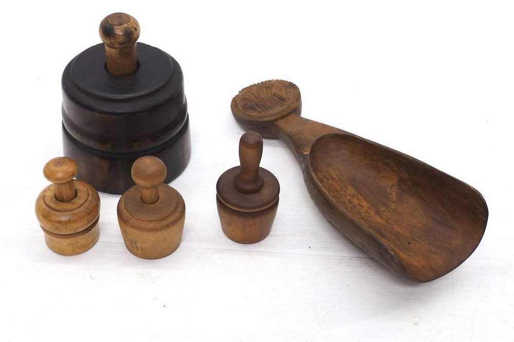 Lot 761: (5) Butter tools