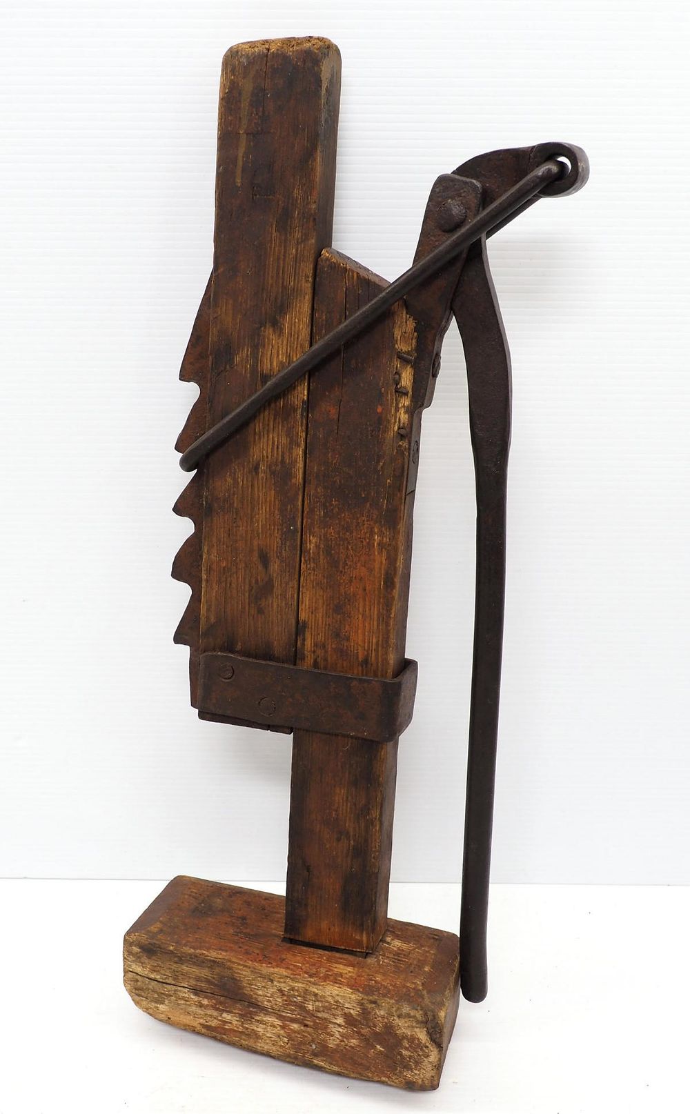 Lot 773: Wood & iron buggy jack