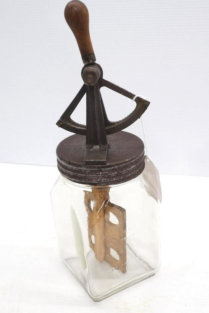 Lot 786: Dazey #20 unusual hand-crank glass butter churn