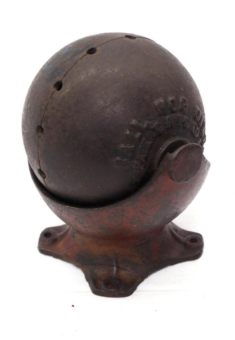 Lot 792: Cast iron salesman sample ball hog oiler