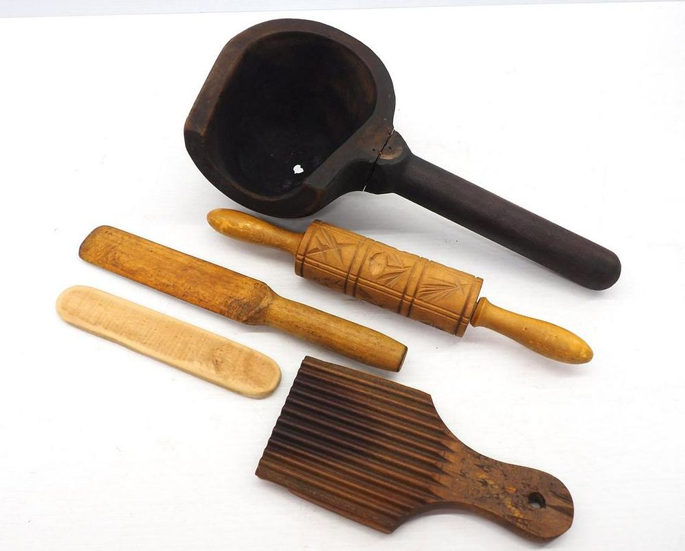 Lot 809: (5) Kitchen tools